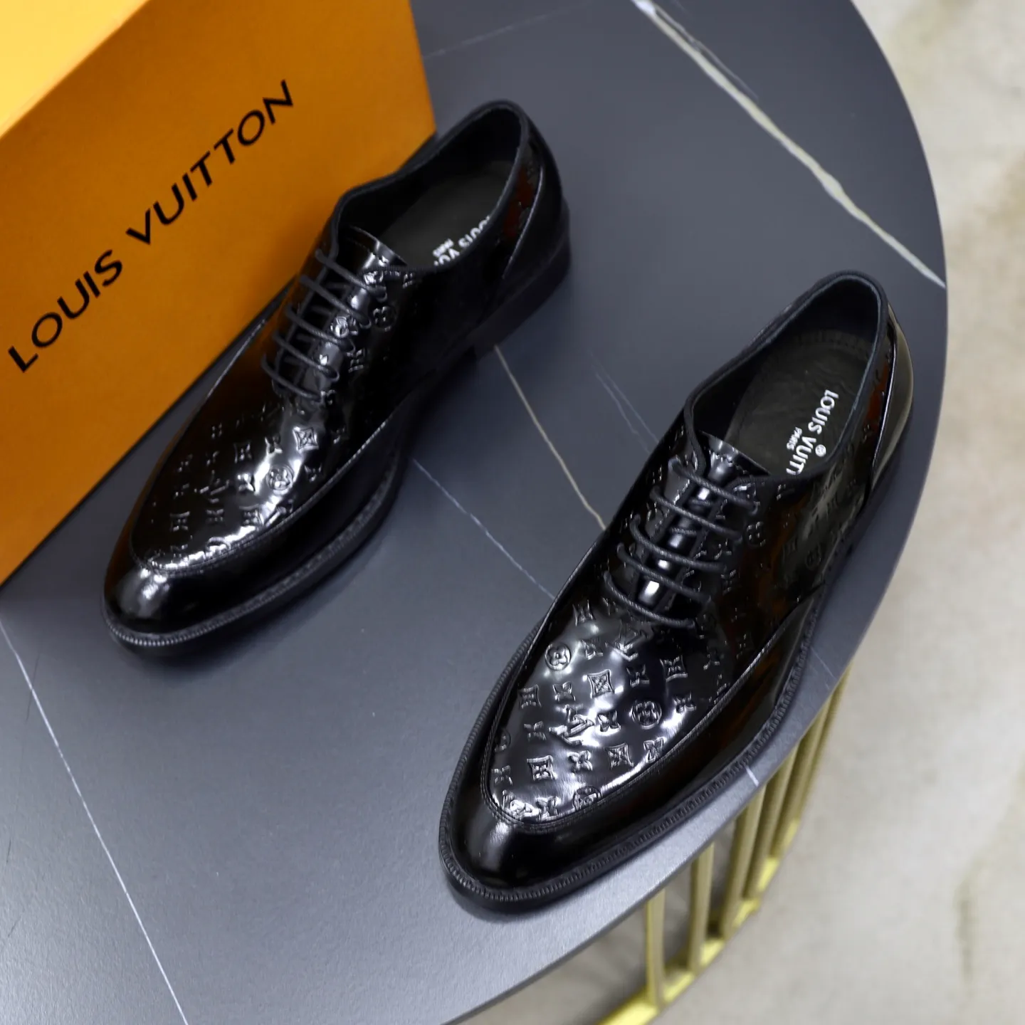 Men's shoes: 280🙅‍♂️🙅‍♂️🙅‍♂️Niuli Brand: LV Louis Vuitton Size: 39-44 (38, 45, 46 can be customized) Level: Counter classic Material: Original soft cowhide upper Comfortable cowhide lining Original lightweight outsole Style category: Formal business casual driving leather shoes Color: Color of the actual picture